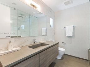 401 E Rivo Alto Dr, Miami Beach FL 33139