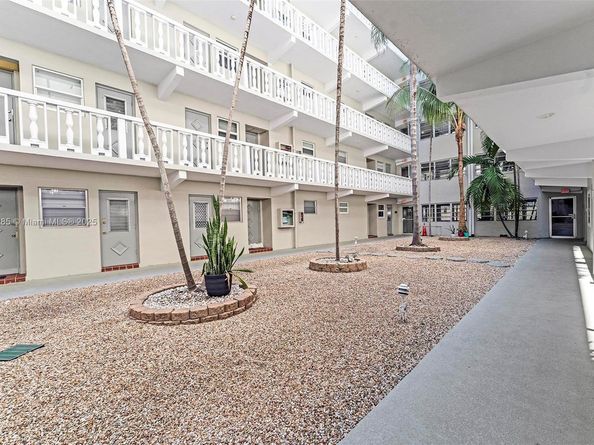 330 SE 2nd St 103G, Hallandale Beach FL 33009