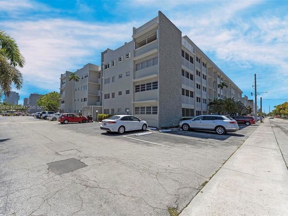 330 SE 2nd St 103G, Hallandale Beach FL 33009
