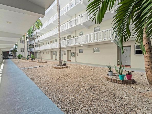 330 SE 2nd St 103G, Hallandale Beach FL 33009