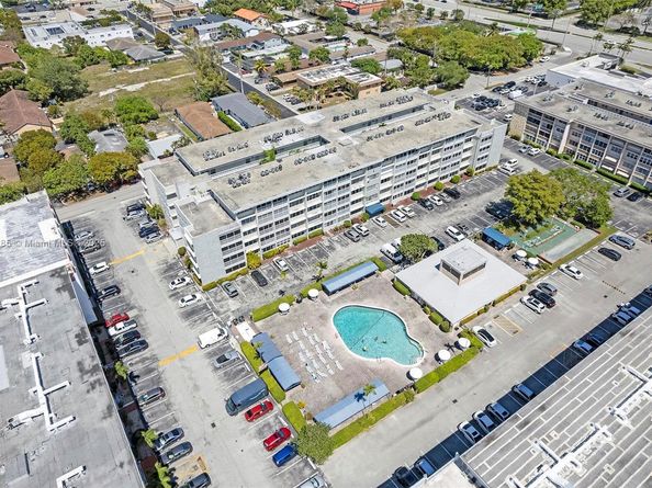 330 SE 2nd St 103G, Hallandale Beach FL 33009