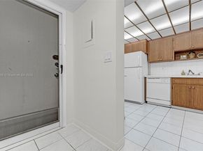 330 SE 2nd St 103G, Hallandale Beach FL 33009