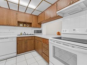 330 SE 2nd St 103G, Hallandale Beach FL 33009