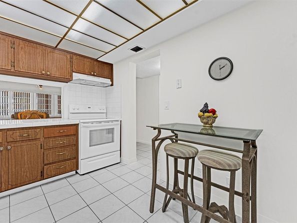 330 SE 2nd St 103G, Hallandale Beach FL 33009