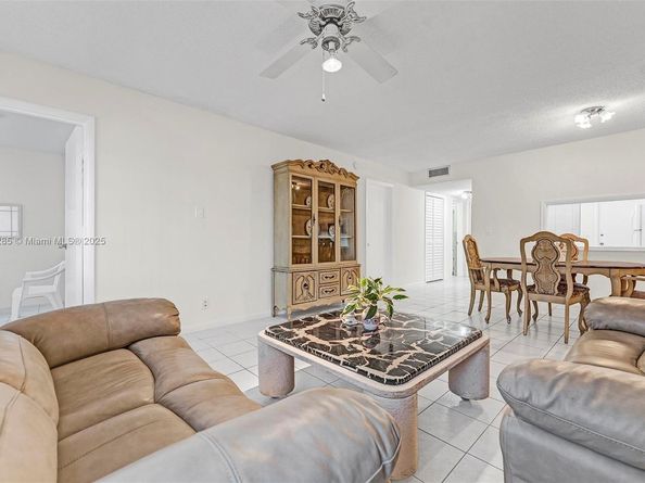 330 SE 2nd St 103G, Hallandale Beach FL 33009