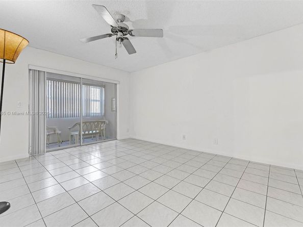 330 SE 2nd St 103G, Hallandale Beach FL 33009