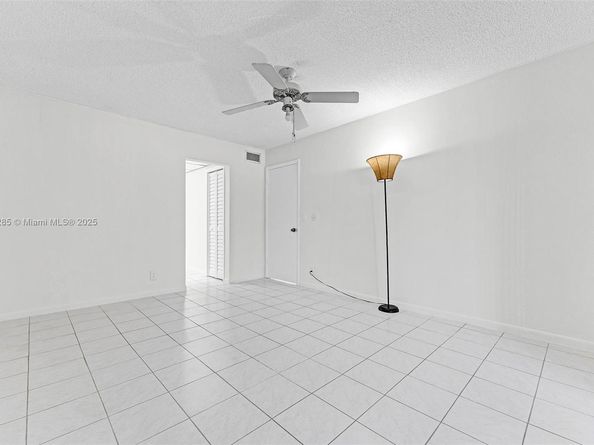 330 SE 2nd St 103G, Hallandale Beach FL 33009