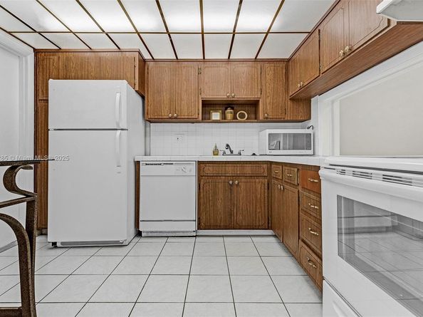 330 SE 2nd St 103G, Hallandale Beach FL 33009