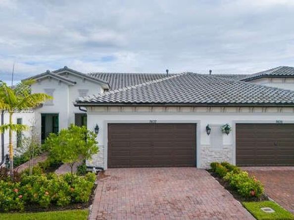 7637 S Blue Spring Dr 7637, Parkland FL 33067