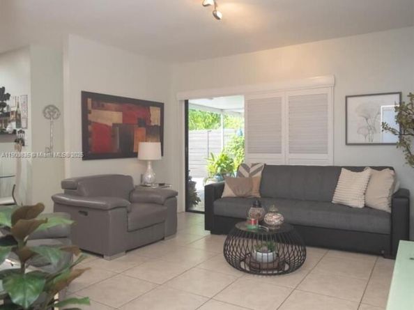 15076 SW 63rd Ter, Miami FL 33193