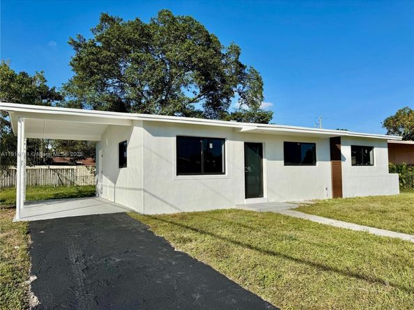 4111 NW 192nd St, Miami Gardens FL 33055