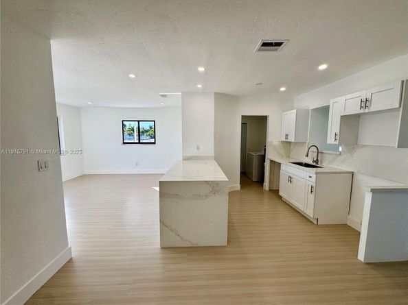 4111 NW 192nd St, Miami Gardens FL 33055