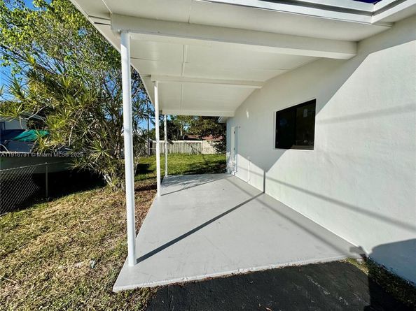 4111 NW 192nd St, Miami Gardens FL 33055