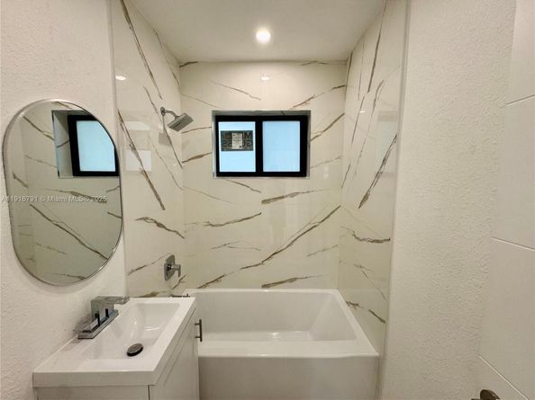 4111 NW 192nd St, Miami Gardens FL 33055