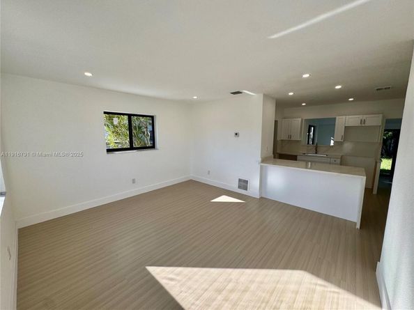 4111 NW 192nd St, Miami Gardens FL 33055