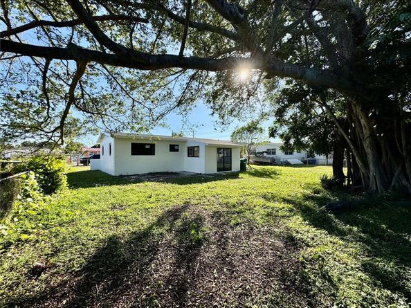 4111 NW 192nd St, Miami Gardens FL 33055