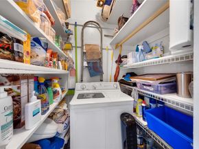 900 SW 10th Ter 14S, Hallandale Beach FL 33009