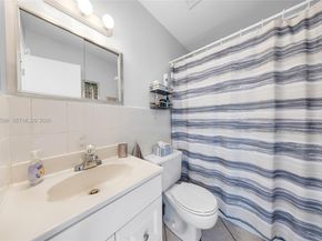 900 SW 10th Ter 14S, Hallandale Beach FL 33009