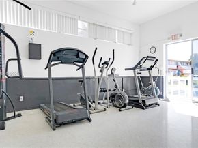 900 SW 10th Ter 14S, Hallandale Beach FL 33009