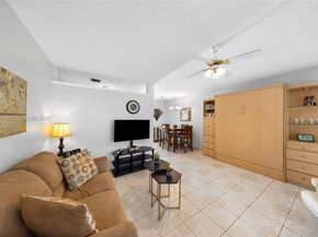 900 SW 10th Ter 14S, Hallandale Beach FL 33009