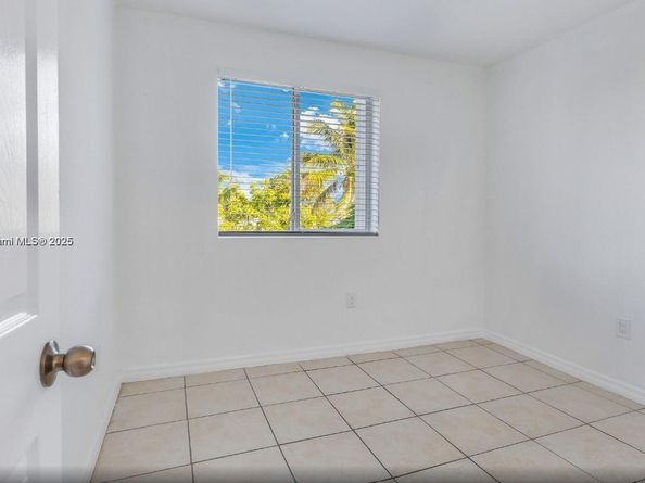 121 NE 55th St, Miami FL 33137