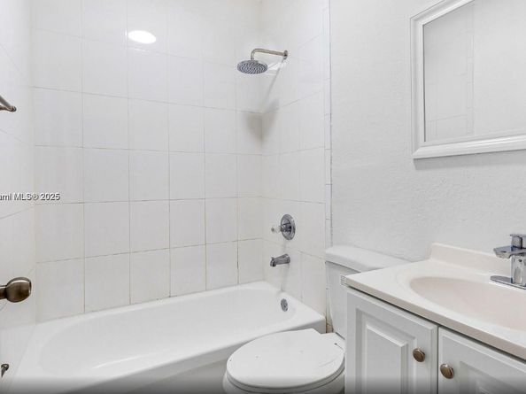 121 NE 55th St, Miami FL 33137