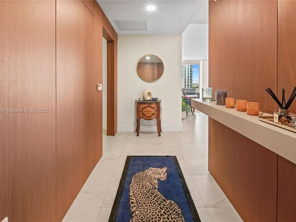 17111 Biscayne Blvd 1805, North Miami Beach FL 33160