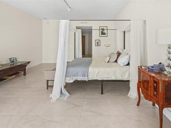 17111 Biscayne Blvd 1805, North Miami Beach FL 33160