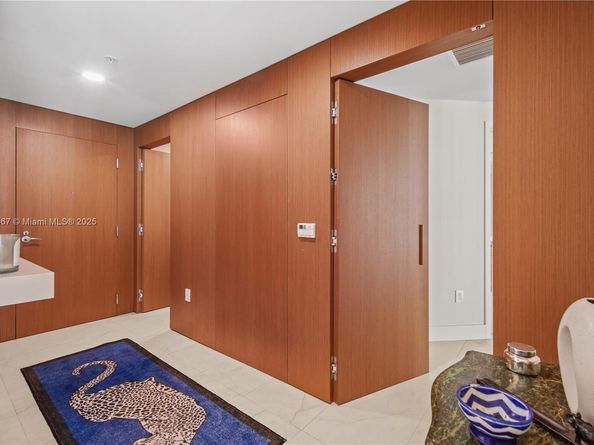 17111 Biscayne Blvd 1805, North Miami Beach FL 33160