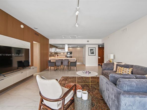 17111 Biscayne Blvd 1805, North Miami Beach FL 33160