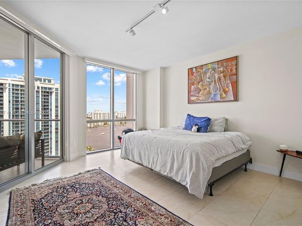 17111 Biscayne Blvd 1805, North Miami Beach FL 33160