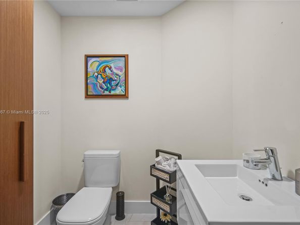 17111 Biscayne Blvd 1805, North Miami Beach FL 33160