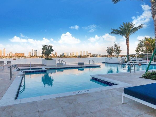 17111 Biscayne Blvd 1805, North Miami Beach FL 33160