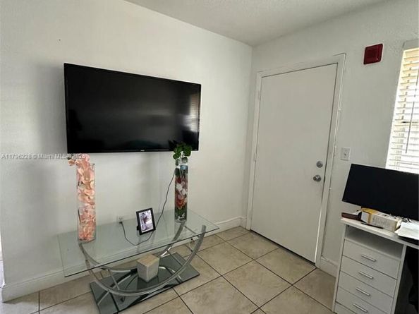 3800 SW 102nd Ave 204, Miami FL 33165