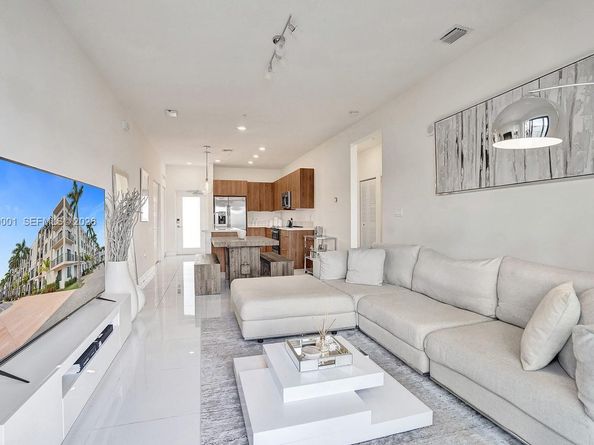 4725 NW 85th Ave 38, Doral FL 33166