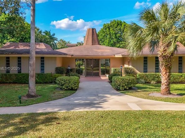 5001 NW 34th St 205, Lauderdale Lakes FL 33319