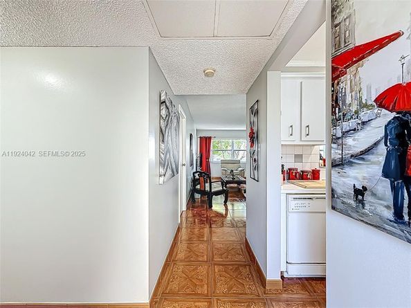 5001 NW 34th St 205, Lauderdale Lakes FL 33319