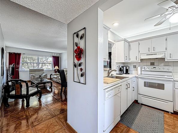 5001 NW 34th St 205, Lauderdale Lakes FL 33319