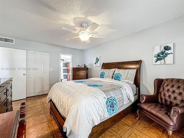 5001 NW 34th St 205, Lauderdale Lakes FL 33319