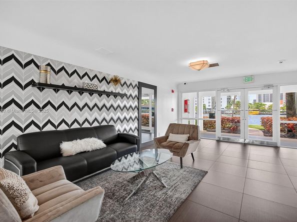 2895 NE 32nd St 107, Fort Lauderdale FL 33306