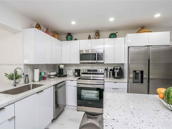 1030 SW 10th Ave, Miami FL 33130