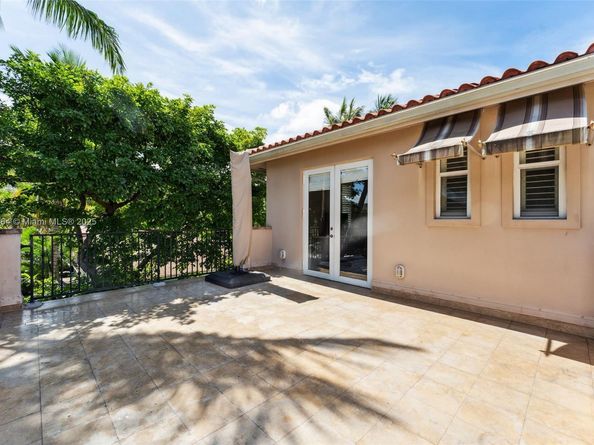 704 SW 16th St, Fort Lauderdale FL 33315
