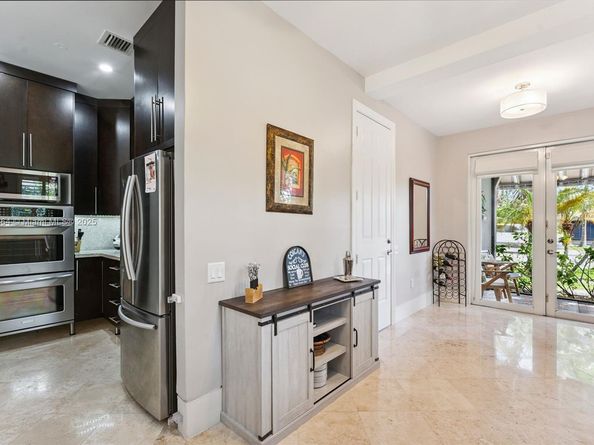 704 SW 16th St, Fort Lauderdale FL 33315