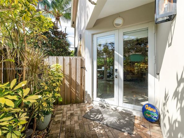 704 SW 16th St, Fort Lauderdale FL 33315