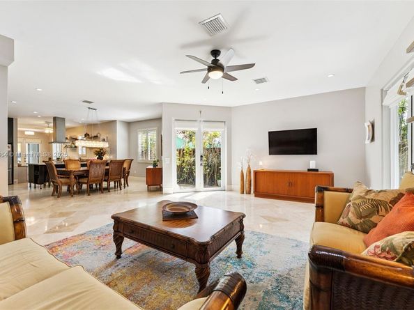 704 SW 16th St, Fort Lauderdale FL 33315
