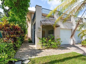 704 SW 16th St