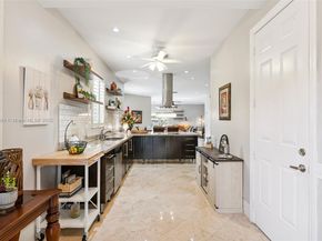 704 SW 16th St, Fort Lauderdale FL 33315