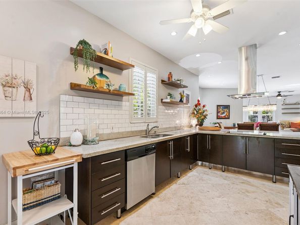 704 SW 16th St, Fort Lauderdale FL 33315