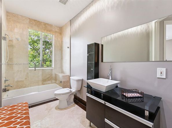 704 SW 16th St, Fort Lauderdale FL 33315