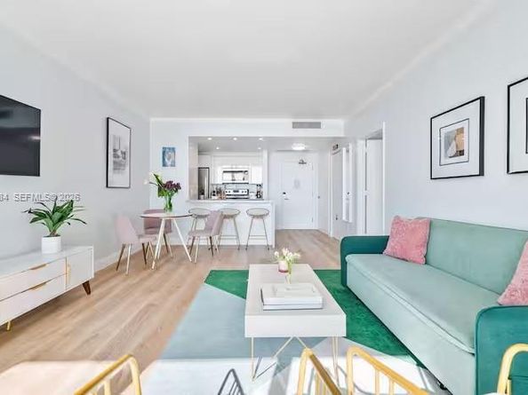 2889 Mcfarlane Rd 1614, Miami FL 33133